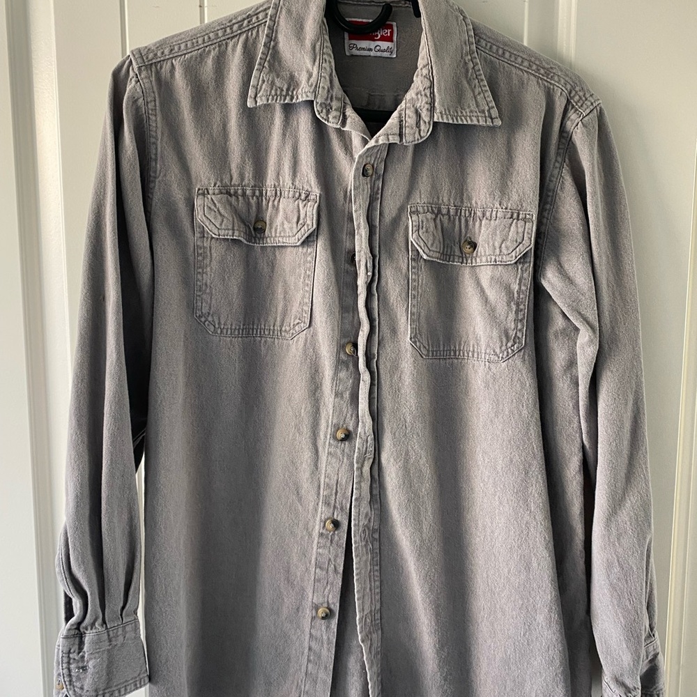 Wrangler Men's Casual Gray Button-Down Shirt